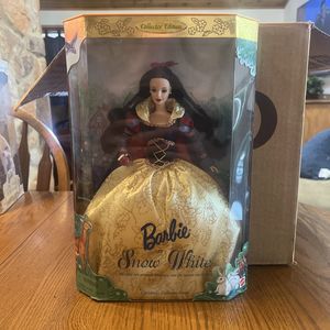 Snow White 1999 Barbie Doll NIB